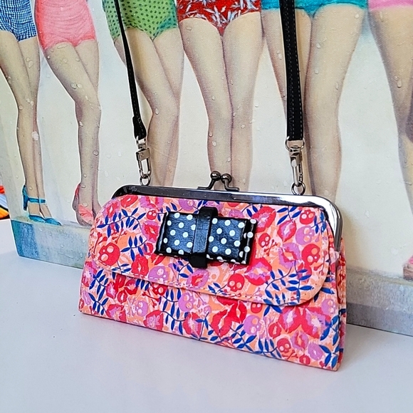 Iron Fist Clutch - Picture 7 of 10